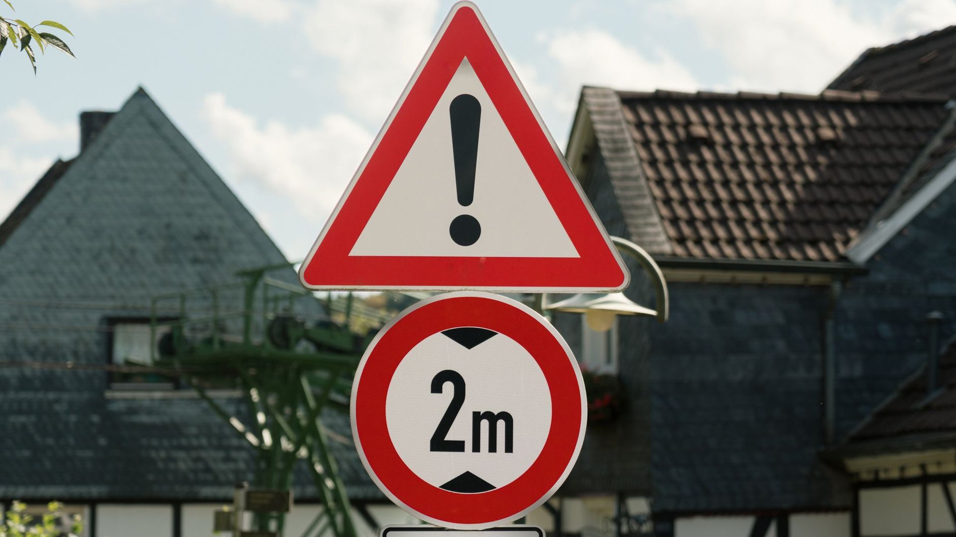 Warnschild mit Ausrufezeichen, Symbolbild Betrugswarnsignale bei Krypto-Casinos